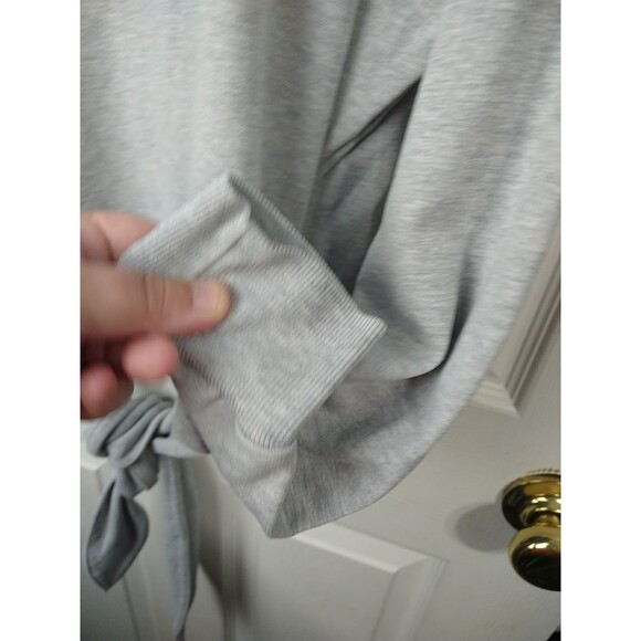 Athleta Woman M Yoga Back Toe Grey Sweatshirt LS Activewear Workout Gym - Picture 6 of 12